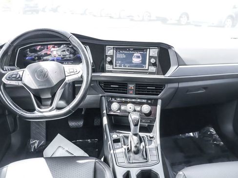Certified 2023 Volkswagen Jetta SE FWD image 24