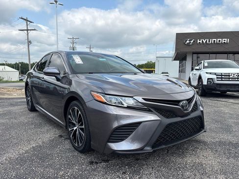 Used 2018 Toyota Camry SE FWD image 5