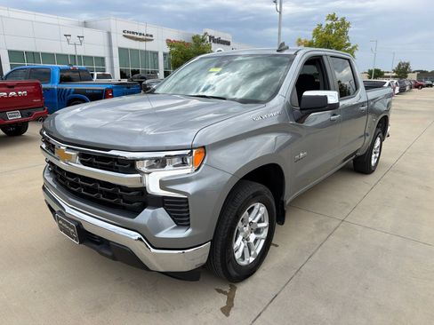 Used 2025 Chevrolet Silverado 1500 LT RWD image 9