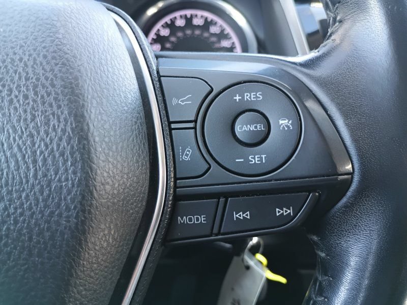 Used 2019 Toyota Camry SE FWD image 12