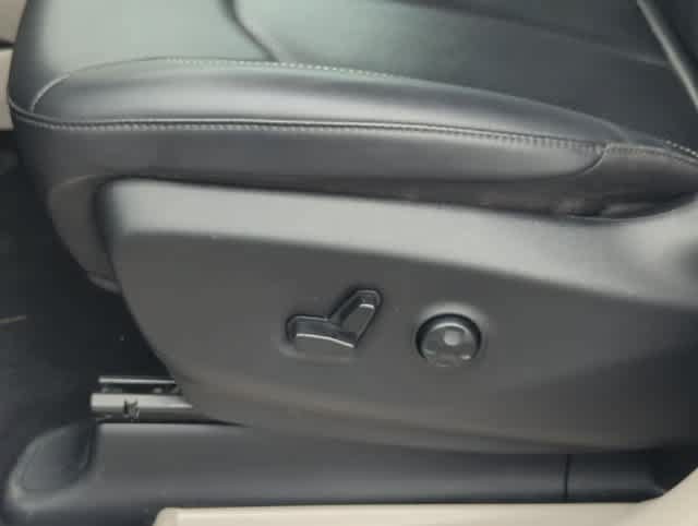 Certified 2024 Chrysler Pacifica Touring-L FWD image 17