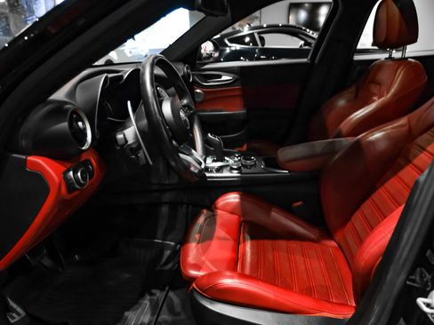 Used 2020 Alfa Romeo Giulia Ti Sport w/ Quick Order Package 22U Sport RWD image 4