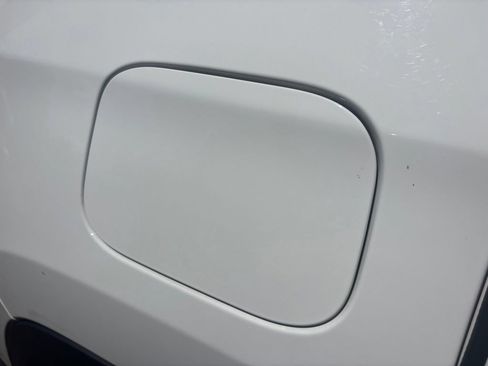 Used 2023 Jeep Compass Latitude w/ Sun and Sound Group AWD/4WD image 16
