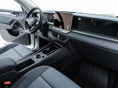 New 2026 Volkswagen Tiguan SE image 33