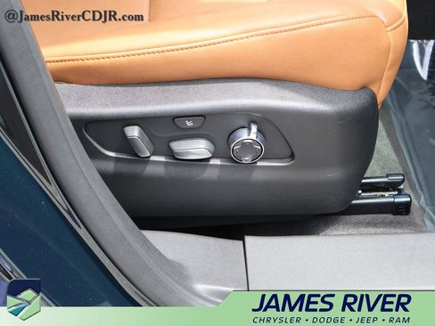 Used 2024 Cadillac XT4 Sport FWD image 9