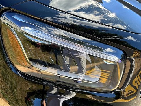 Used 2025 Mercedes-Benz GLB 250 4MATIC image 31