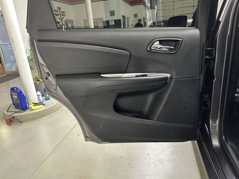 Used 2019 Dodge Journey SE w/ Premium Group FWD image 12