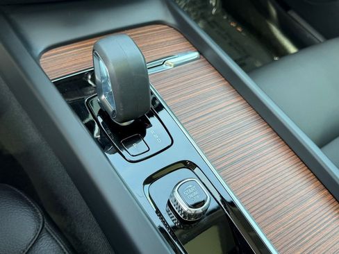 Used 2024 Volvo V60 B5 Cross Country Plus image 32