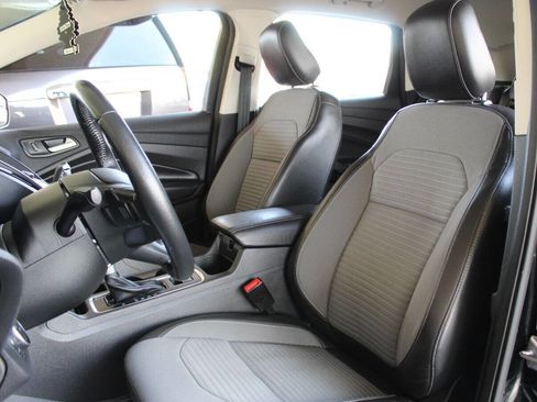 Used 2018 Ford Escape SE w/ SE Sport Appearance Package image 17