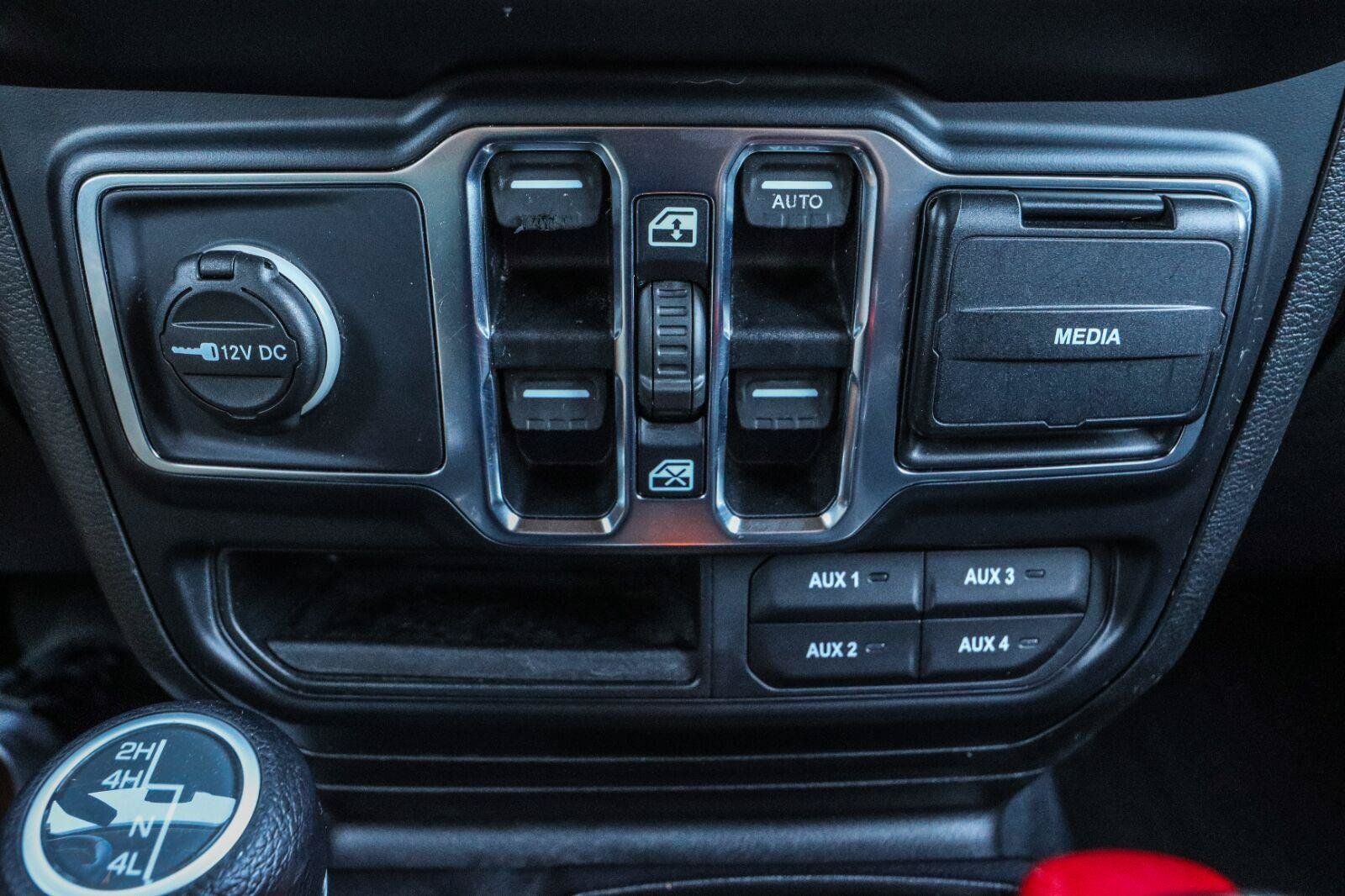 Used 2018 Jeep Wrangler Unlimited Sport S AWD/4WD image 10