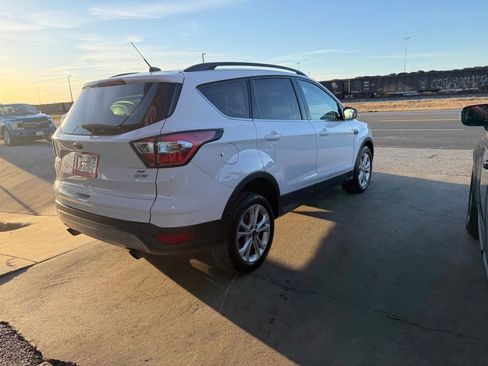 Used 2018 Ford Escape SE image 9