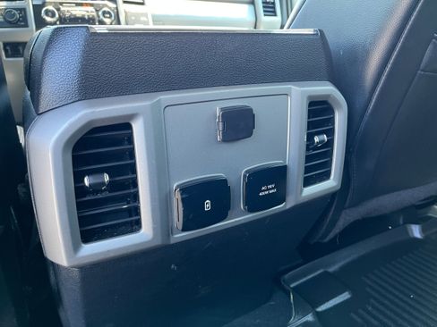 Used 2019 Ford F250 Lariat w/ Lariat Ultimate Package AWD/4WD image 13