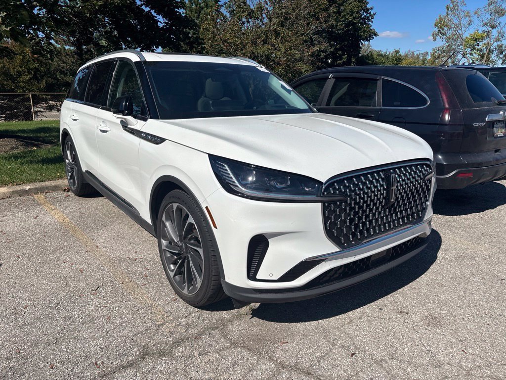Used 2025 Lincoln Aviator Reserve w/ Equipment Group 201A AWD/4WD image 3