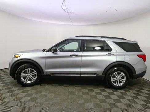 Used 2023 Ford Explorer XLT w/ Equipment Group 202A AWD/4WD image 6