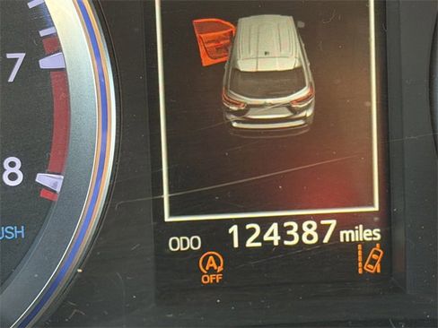 Used 2019 Toyota Highlander XLE image 9