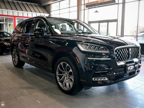 Used 2022 Lincoln Aviator Grand Touring w/ Elements Package Plus AWD/4WD image 3