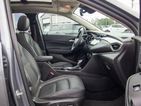 Used 2021 Buick Encore GX Essence w/ Experience Buick Package image 18