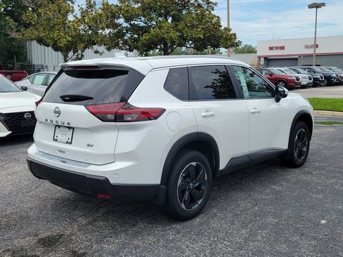 Certified 2024 Nissan Rogue SV w/ SV Premium Package FWD image 4