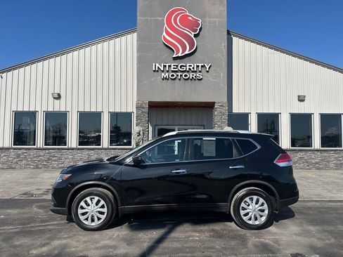 Used 2016 Nissan Rogue S w/ Appearance Package image 1