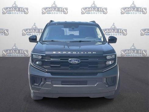 Used 2025 Ford Expedition Max Active RWD image 8