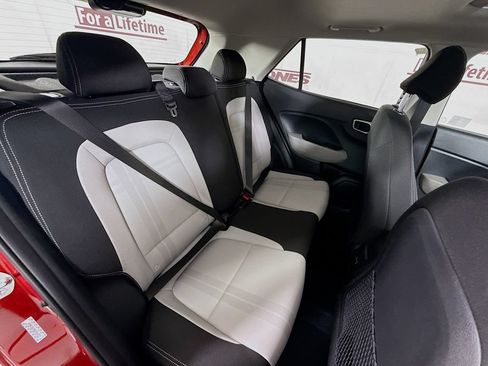 Used 2024 Hyundai Venue SEL FWD image 29