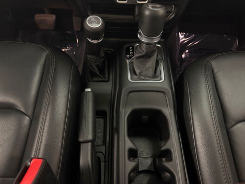 Used 2023 Jeep Wrangler Unlimited Sahara AWD/4WD image 18