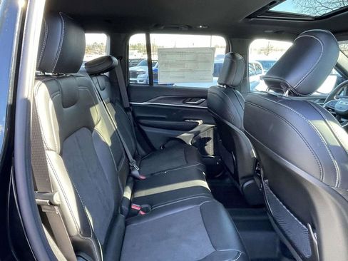 New 2026 Jeep Grand Cherokee Altitude image 17