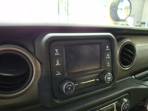 Used 2020 Jeep Wrangler Sport image 7