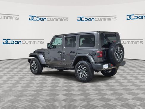 Used 2025 Jeep Wrangler Unlimited Sahara AWD/4WD image 6