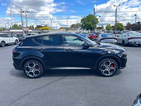Used 2024 Alfa Romeo Tonale Ti w/ Premium Interior Package AWD/4WD image 8