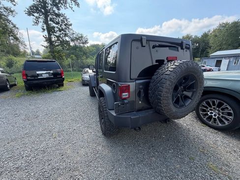 Used 2017 Jeep Wrangler Unlimited Sport w/ Quick Order Package 24S AWD/4WD image 5
