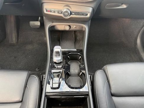 Used 2023 Volvo XC40 B5 Plus w/ Climate Package AWD/4WD image 8