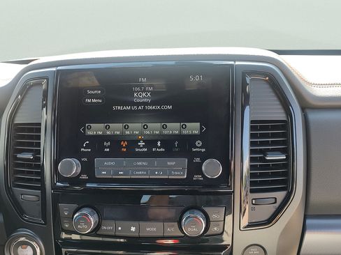 Used 2021 Nissan Titan PRO-4X w/ Pro-4x Convenience Package AWD/4WD image 22