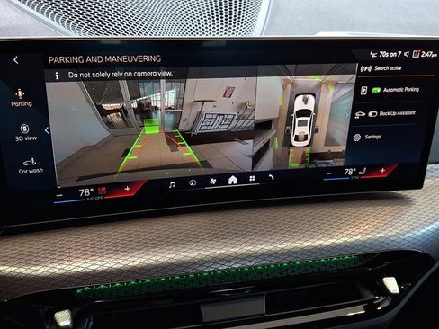 Certified 2025 BMW 330i xDrive Sedan w/ Premium Package image 21