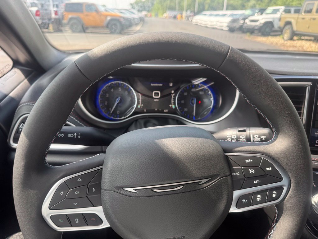 New 2027 Chrysler Pacifica Select FWD image 19