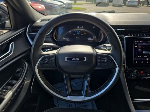 Used 2021 Jeep Grand Cherokee L Laredo image 15