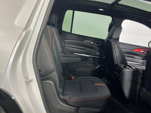 Used 2024 Chevrolet Traverse RS image 33