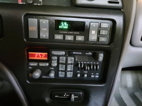 Used 1994 Pontiac Bonneville SSE FWD image 40