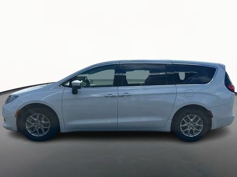 Used 2023 Chrysler Voyager LX FWD image 6