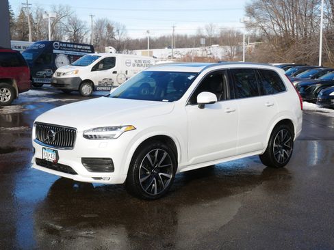 Used 2020 Volvo XC90 T6 Momentum image 3