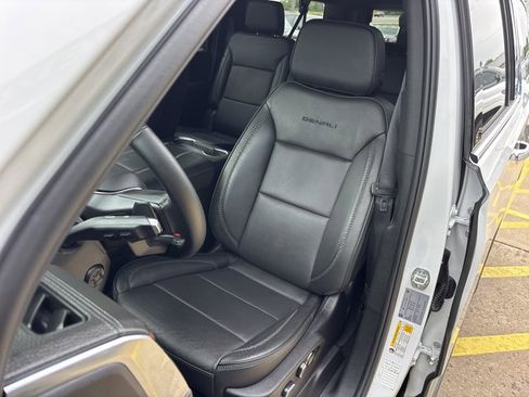 Used 2025 GMC Yukon XL Denali AWD/4WD image 23