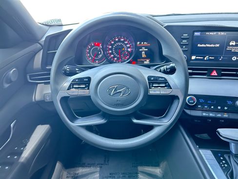 Used 2021 Hyundai Elantra SEL FWD image 12