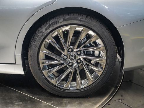 Used 2025 Lexus ES 300h w/ Accessory Package (Z2) FWD image 10