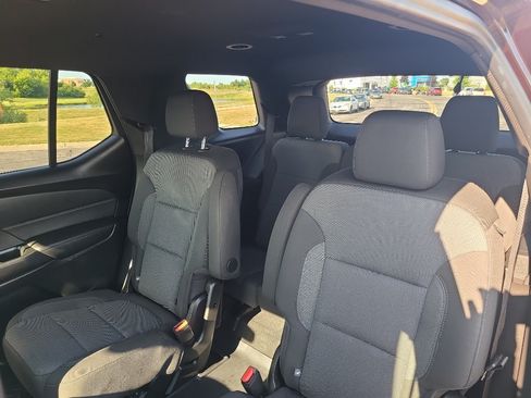 Used 2023 Chevrolet Traverse LT AWD/4WD image 36