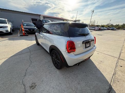 Used 2016 MINI Cooper 2-Door Hardtop image 9