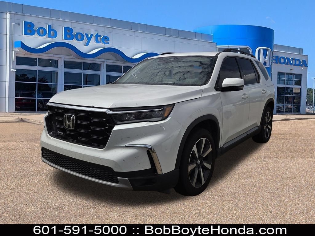Used 2024 Honda Pilot Touring image 1