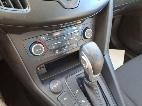 Certified 2018 Ford Focus SE w/ SE Appearance Package image 20