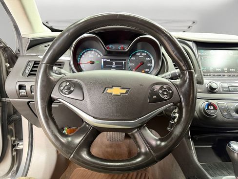 Used 2017 Chevrolet Impala LT w/ Convenience Package image 12