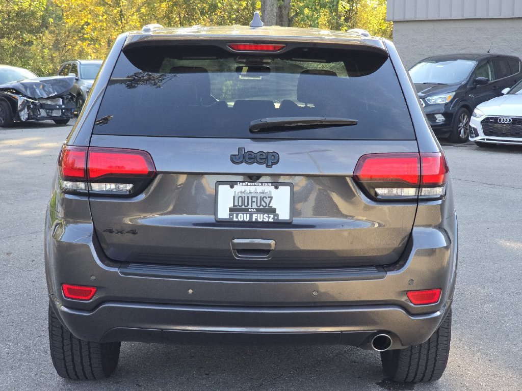 Used 2018 Jeep Grand Cherokee Altitude AWD/4WD image 16