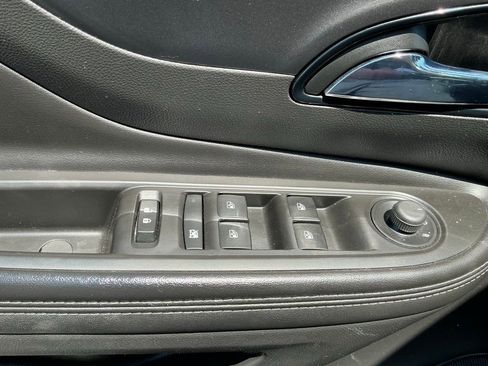 Used 2021 Buick Encore Preferred AWD/4WD image 11